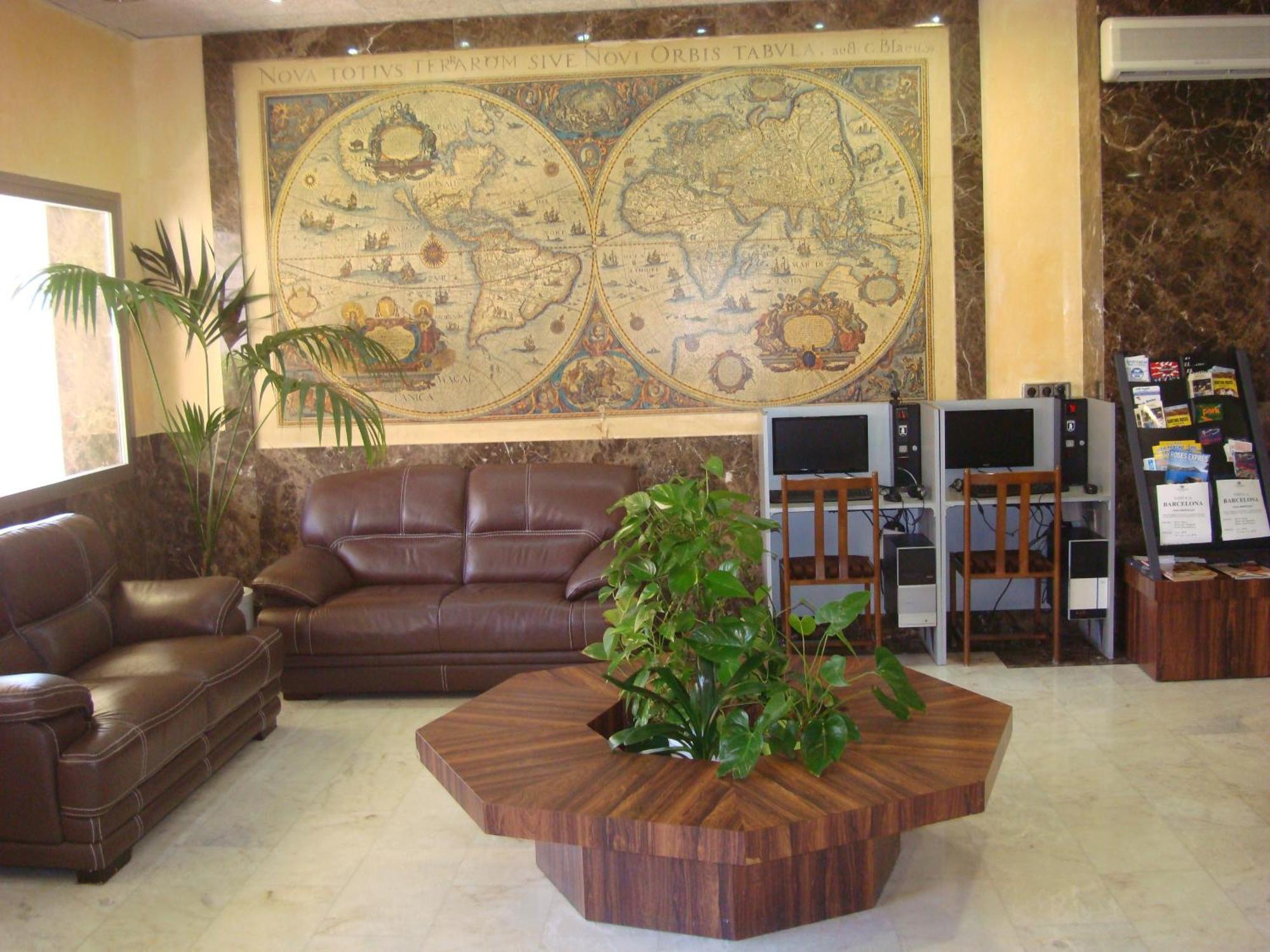 Hotel Univers 3*